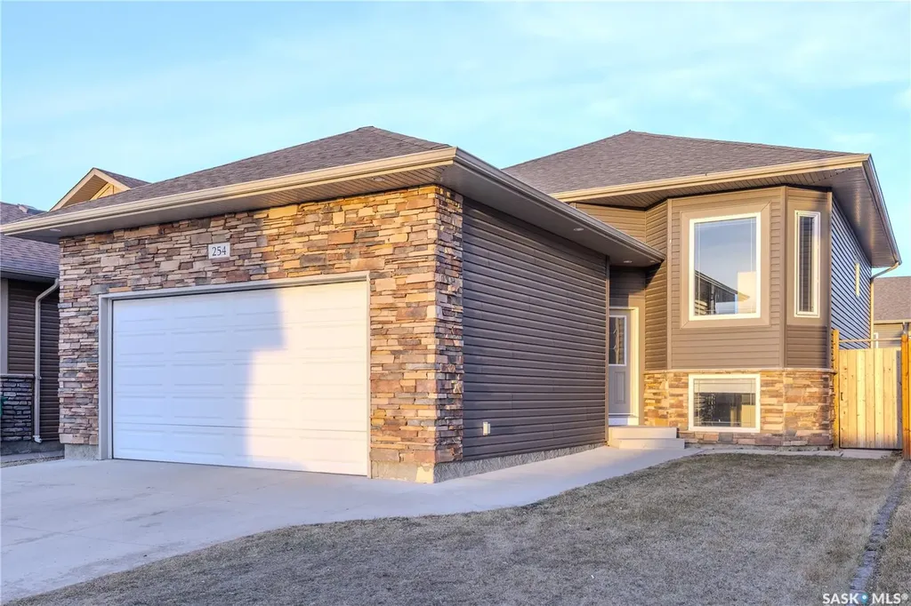 254 Macinnes Street Saskatoon SK S7T 0T2