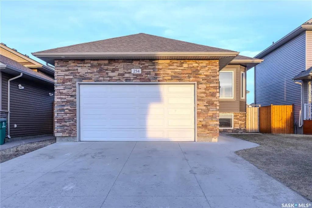 254 Macinnes Street Saskatoon SK S7T 0T2