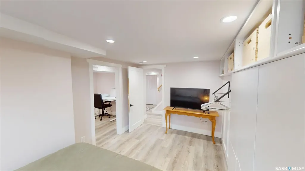 1232 2nd Avenue N Saskatoon SK S7K 2E4