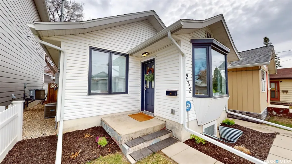 1232 2nd Avenue N Saskatoon SK S7K 2E4