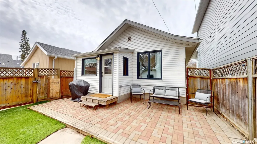 1232 2nd Avenue N Saskatoon SK S7K 2E4