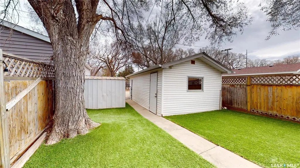 1232 2nd Avenue N Saskatoon SK S7K 2E4
