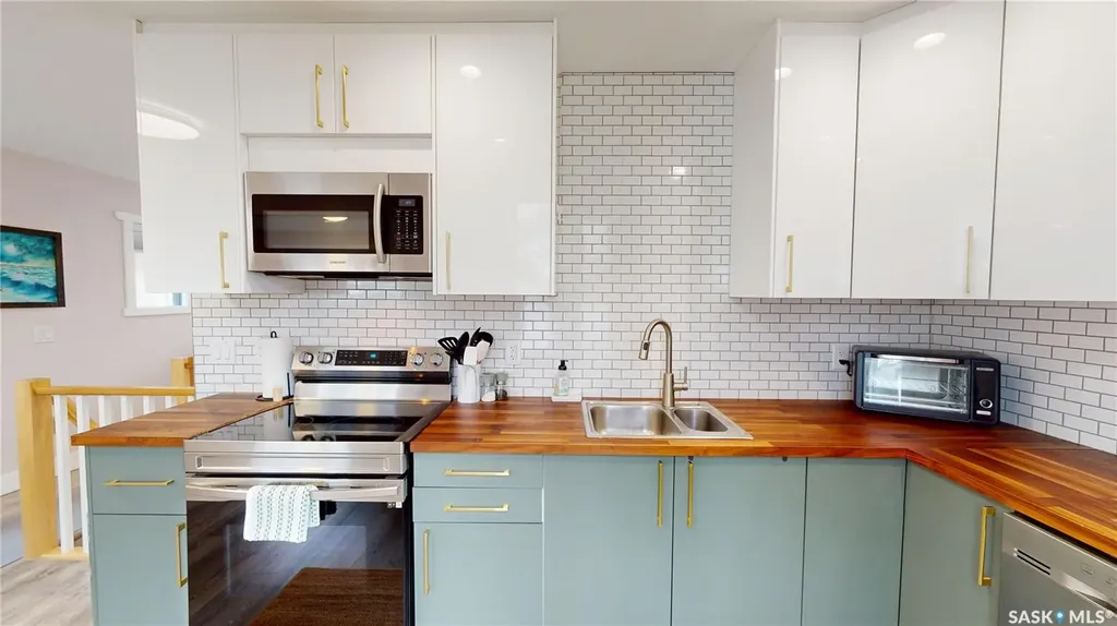 1232 2nd Avenue N Saskatoon SK S7K 2E4