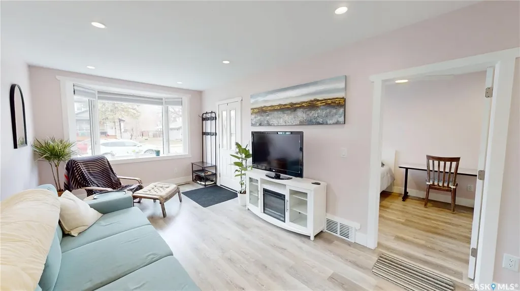 1232 2nd Avenue N Saskatoon SK S7K 2E4