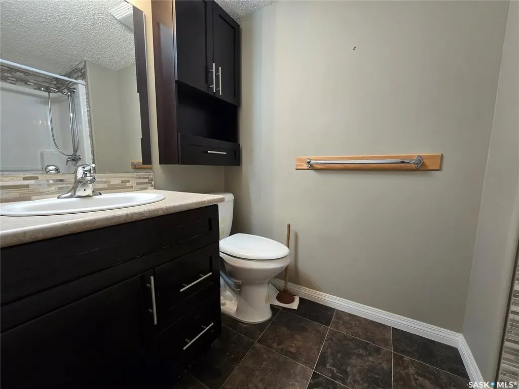505 Bannerman Street Weyburn SK S4H 1V5