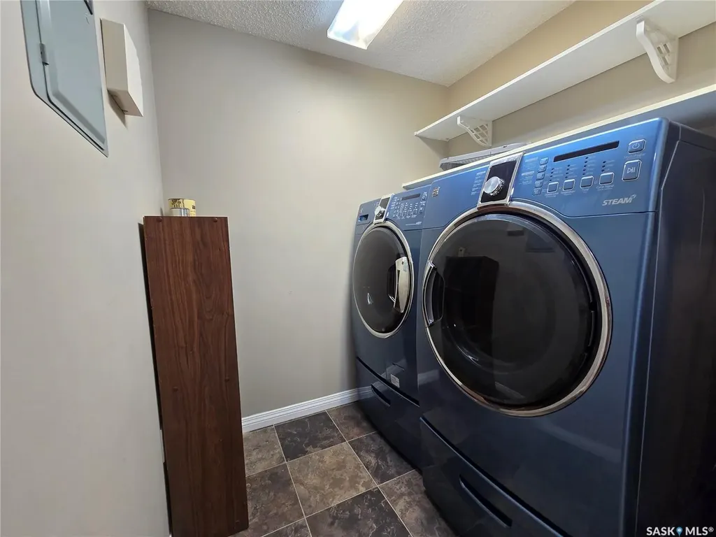 505 Bannerman Street Weyburn SK S4H 1V5