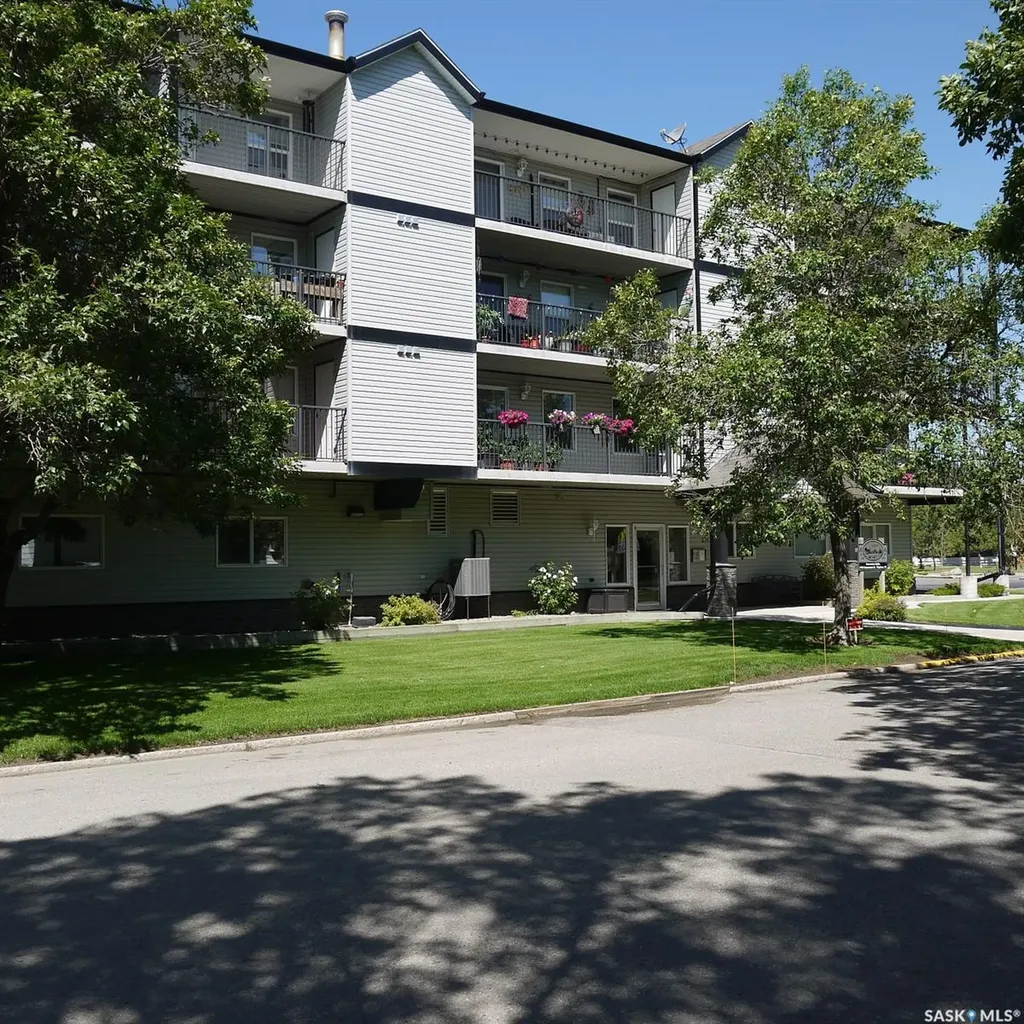 505 Bannerman Street Weyburn SK S4H 1V5