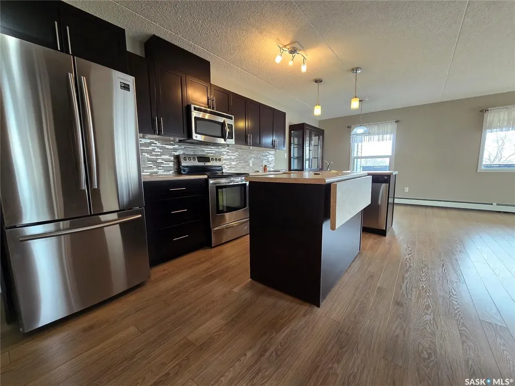 505 Bannerman Street Weyburn SK S4H 1V5
