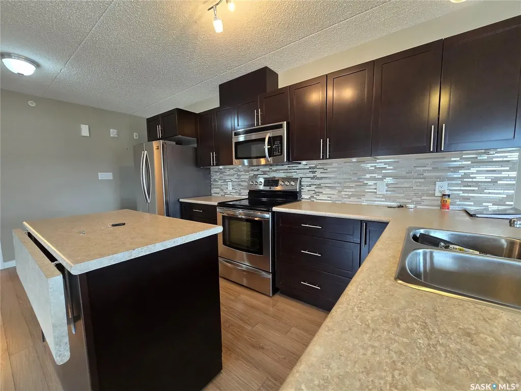 505 Bannerman Street Weyburn SK S4H 1V5