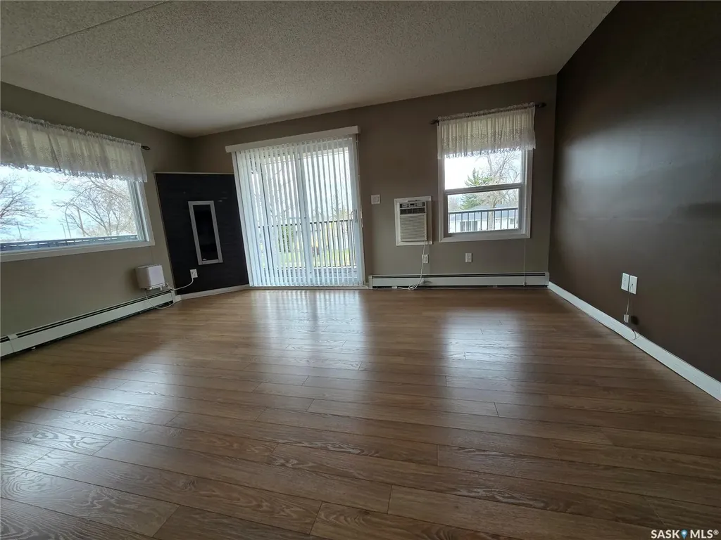 505 Bannerman Street Weyburn SK S4H 1V5