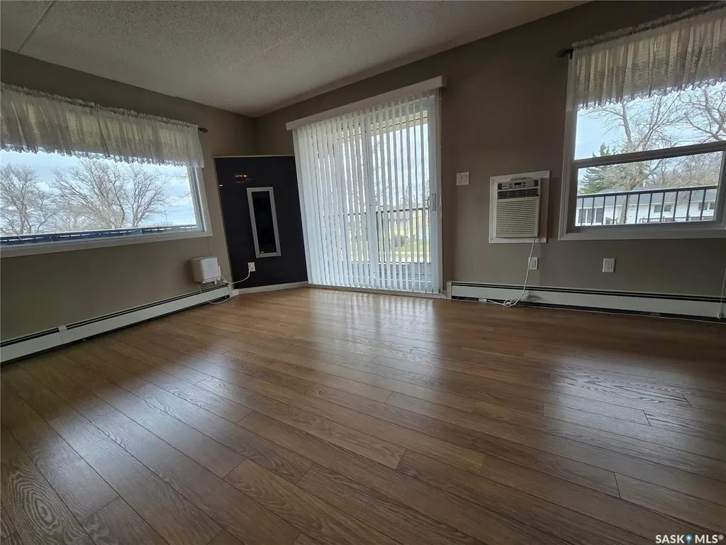 505 Bannerman Street Weyburn SK S4H 1V5