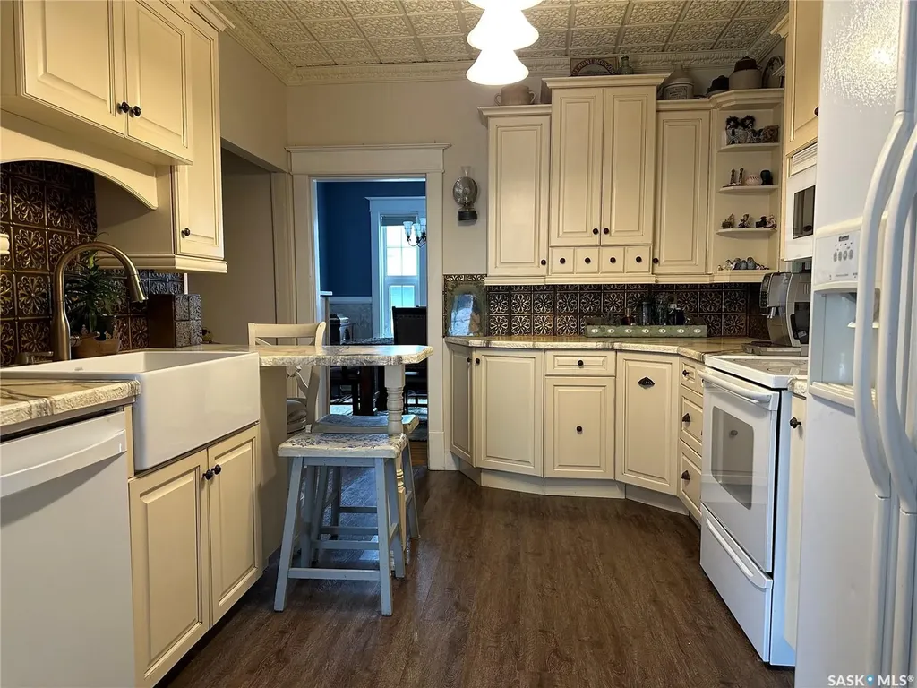 503 Bison Avenue Weyburn SK S4H 0J6
