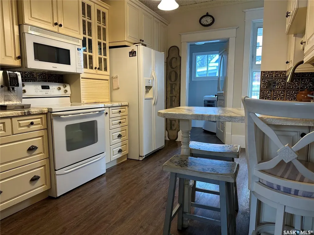 503 Bison Avenue Weyburn SK S4H 0J6