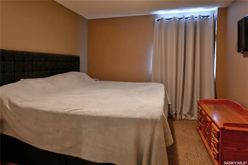 1223 7th Avenue N Saskatoon SK S7K 2W1