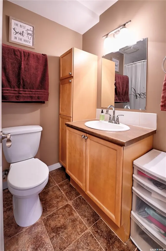 1223 7th Avenue N Saskatoon SK S7K 2W1