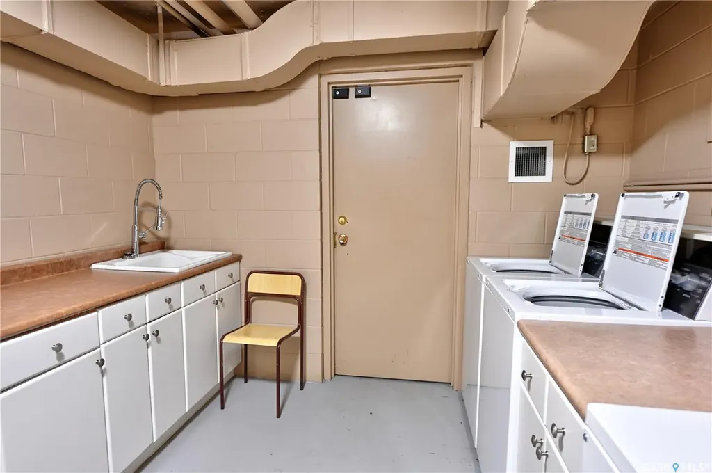 1223 7th Avenue N Saskatoon SK S7K 2W1