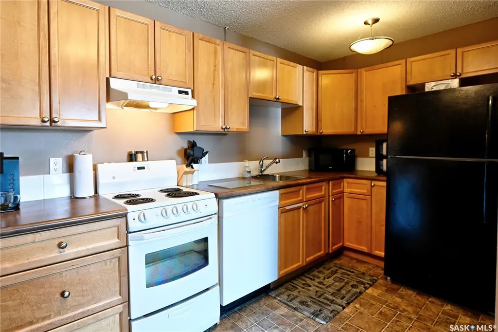 1223 7th Avenue N Saskatoon SK S7K 2W1