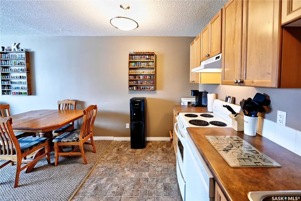 1223 7th Avenue N Saskatoon SK S7K 2W1