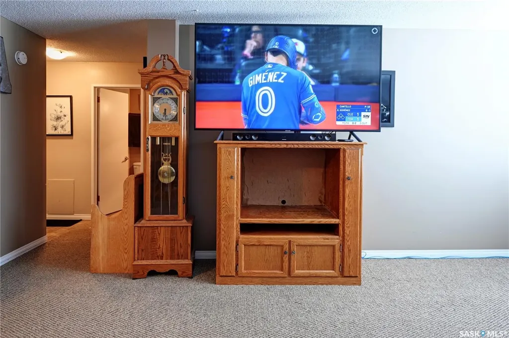 1223 7th Avenue N Saskatoon SK S7K 2W1