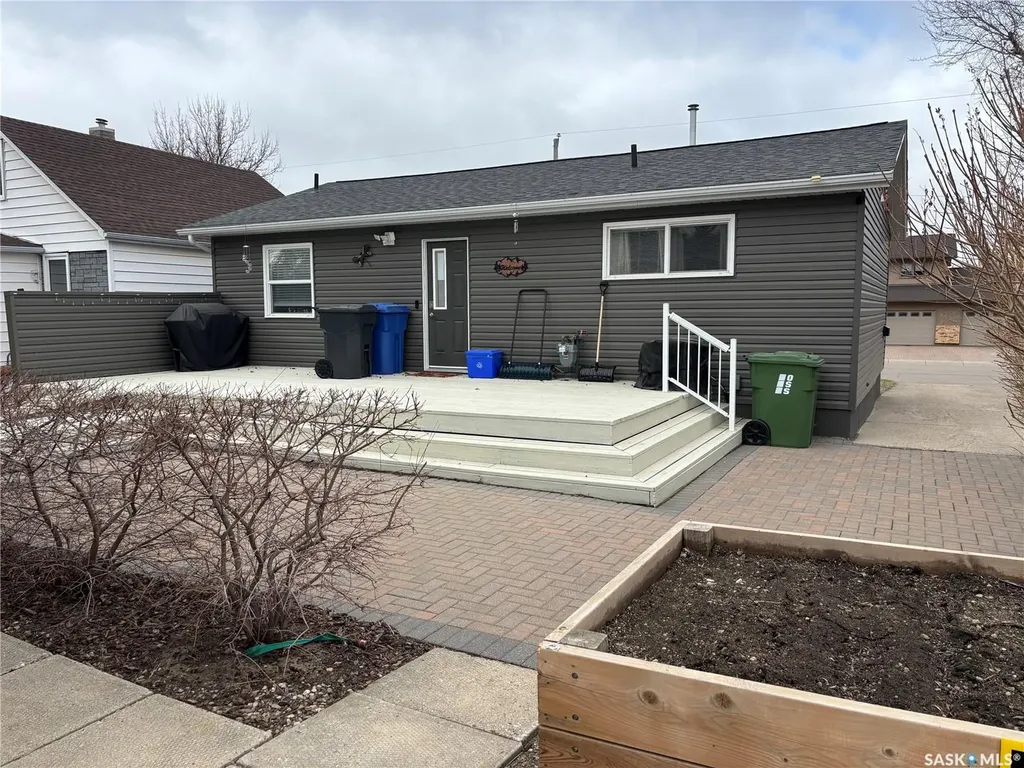 201 7th Avenue N Yorkton SK S3N 0X3