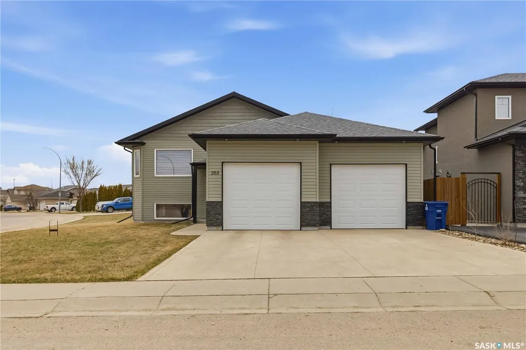 203 Kinloch Crescent Saskatoon SK S7M 2W9