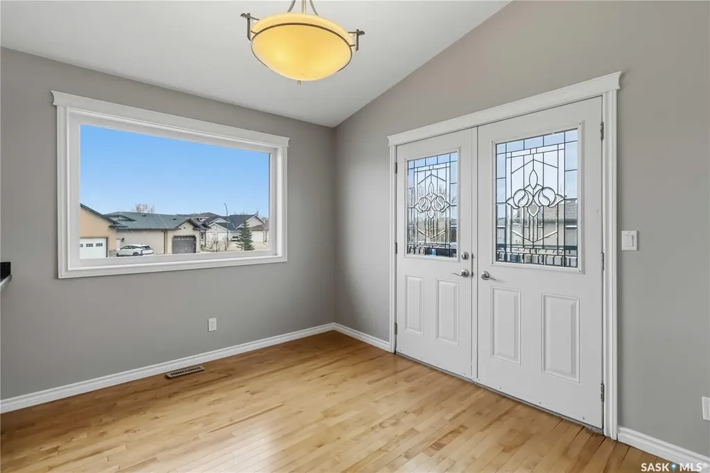 203 Kinloch Crescent Saskatoon SK S7M 2W9