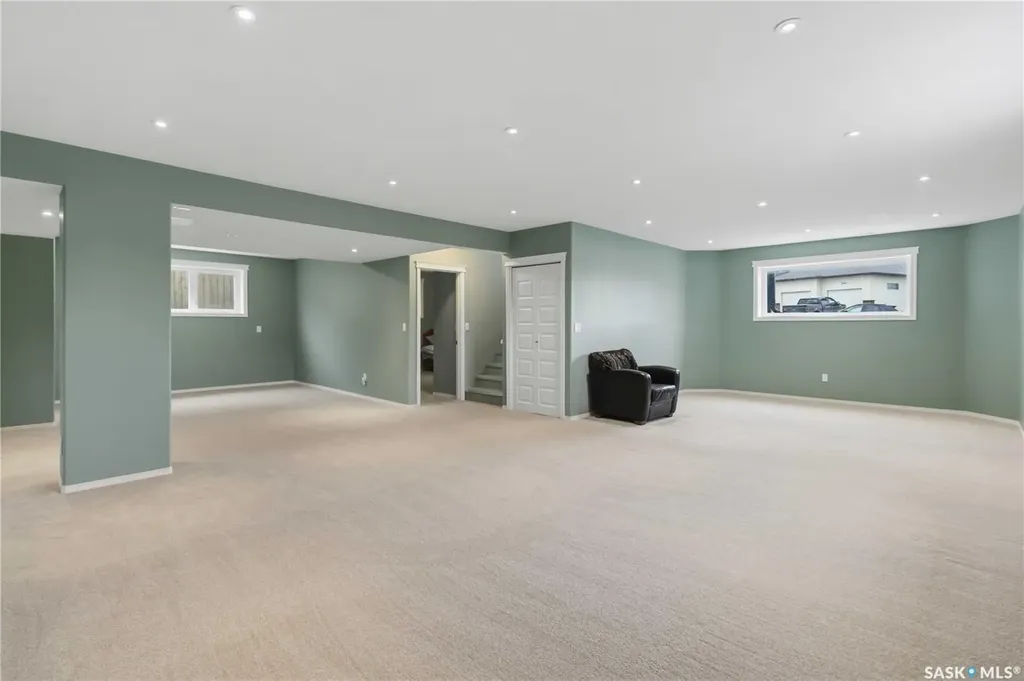 203 Kinloch Crescent Saskatoon SK S7M 2W9