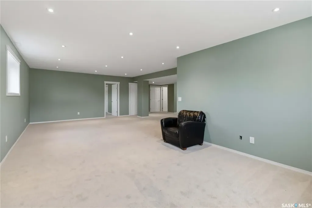 203 Kinloch Crescent Saskatoon SK S7M 2W9