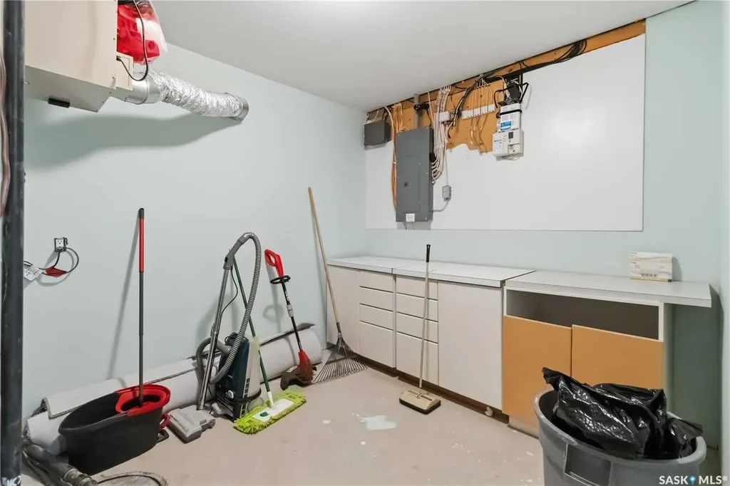 203 Kinloch Crescent Saskatoon SK S7M 2W9