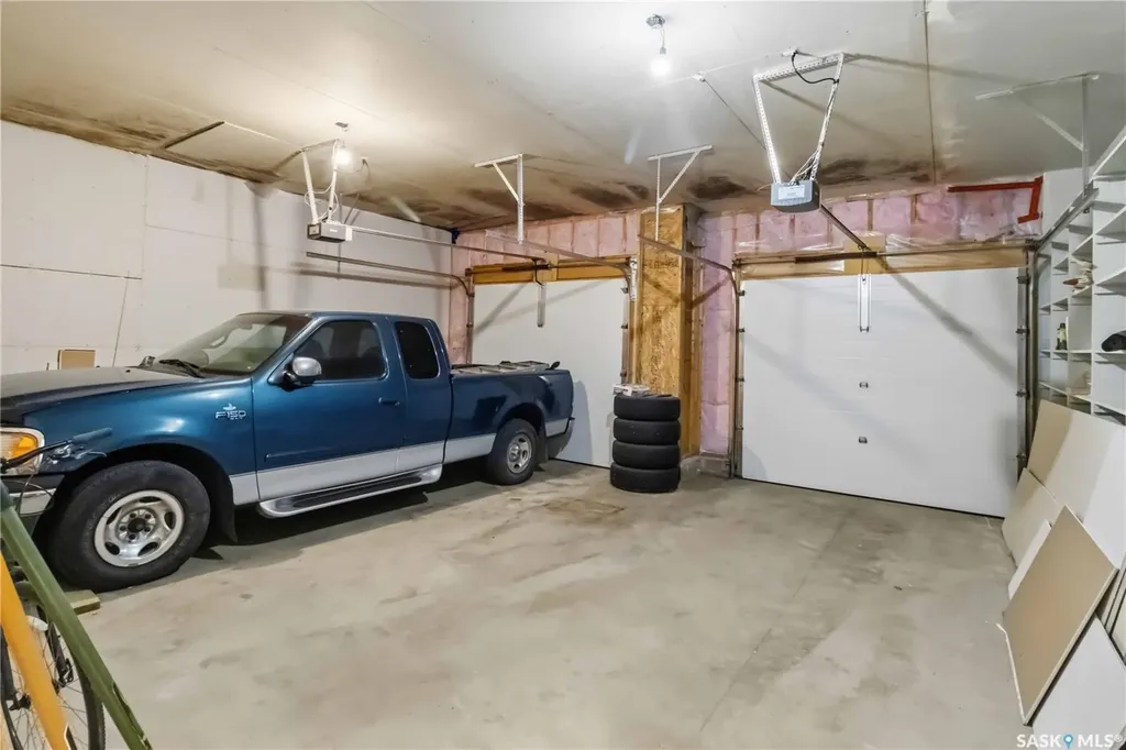 203 Kinloch Crescent Saskatoon SK S7M 2W9