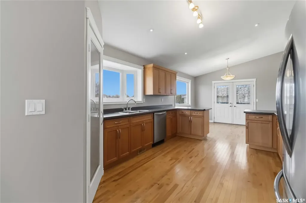 203 Kinloch Crescent Saskatoon SK S7M 2W9