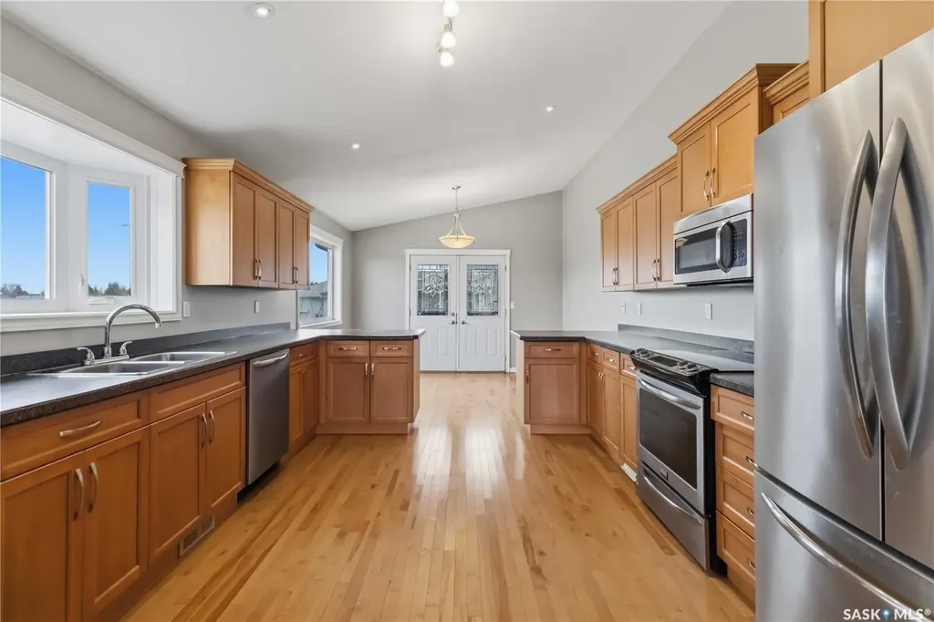 203 Kinloch Crescent Saskatoon SK S7M 2W9