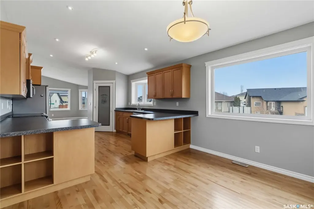203 Kinloch Crescent Saskatoon SK S7M 2W9