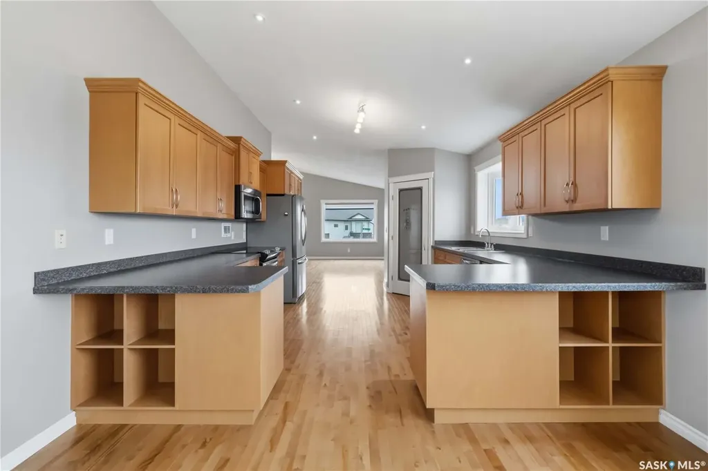 203 Kinloch Crescent Saskatoon SK S7M 2W9