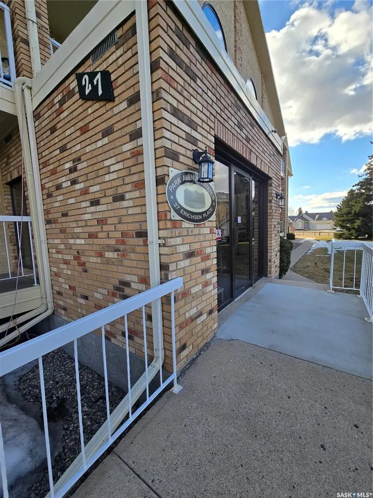 27 Erichsen Place Yorkton SK S3N 3Z6