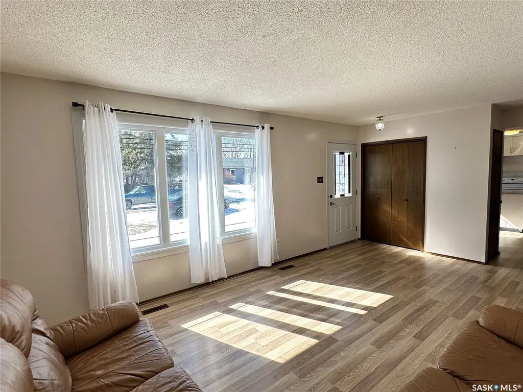 44 Campbell Place Clavet SK S0K 0Y0