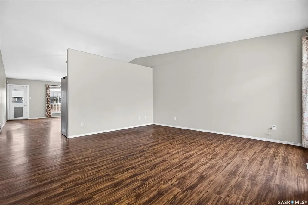 16 Flax Road Moose Jaw SK S6J 1G3