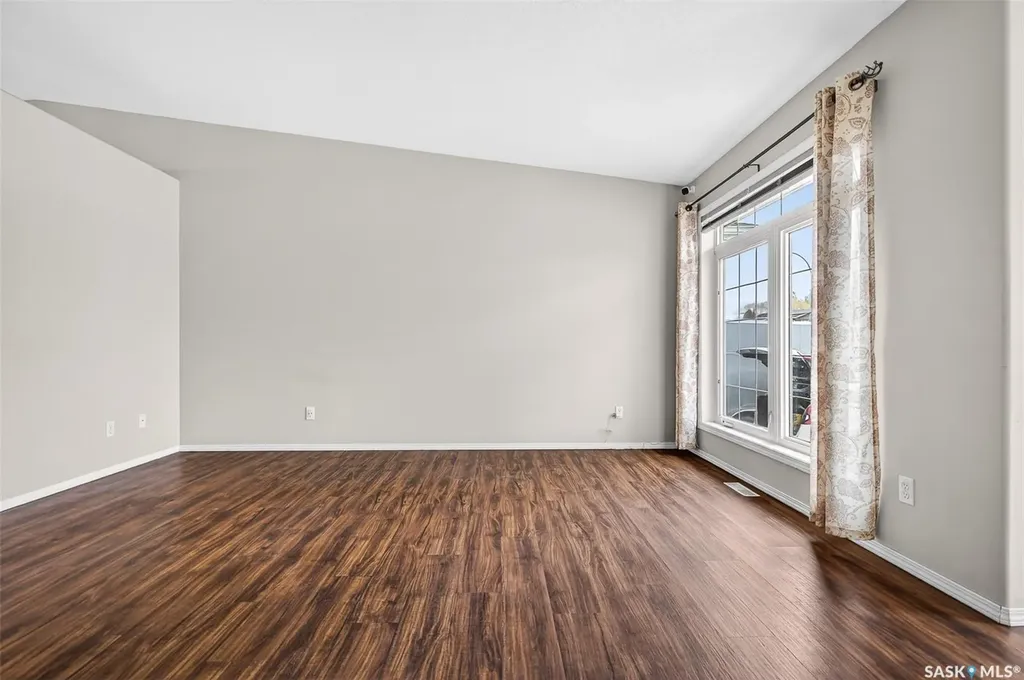 16 Flax Road Moose Jaw SK S6J 1G3