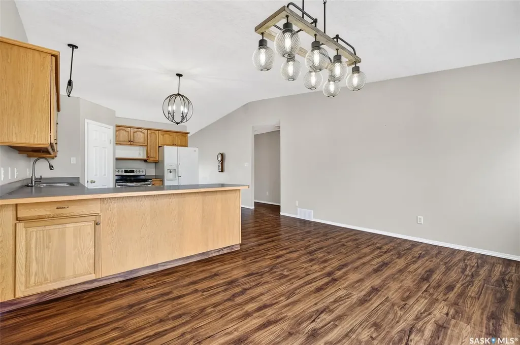 16 Flax Road Moose Jaw SK S6J 1G3