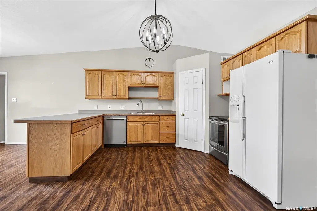 16 Flax Road Moose Jaw SK S6J 1G3