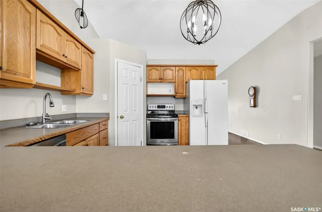 16 Flax Road Moose Jaw SK S6J 1G3