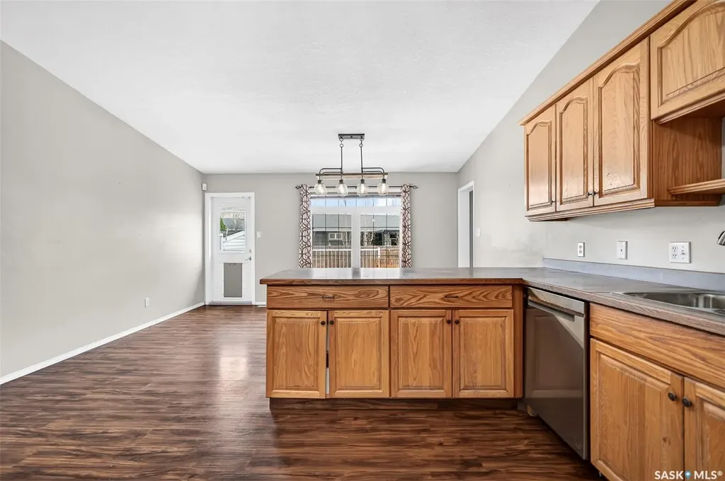 16 Flax Road Moose Jaw SK S6J 1G3