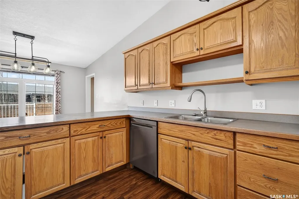 16 Flax Road Moose Jaw SK S6J 1G3