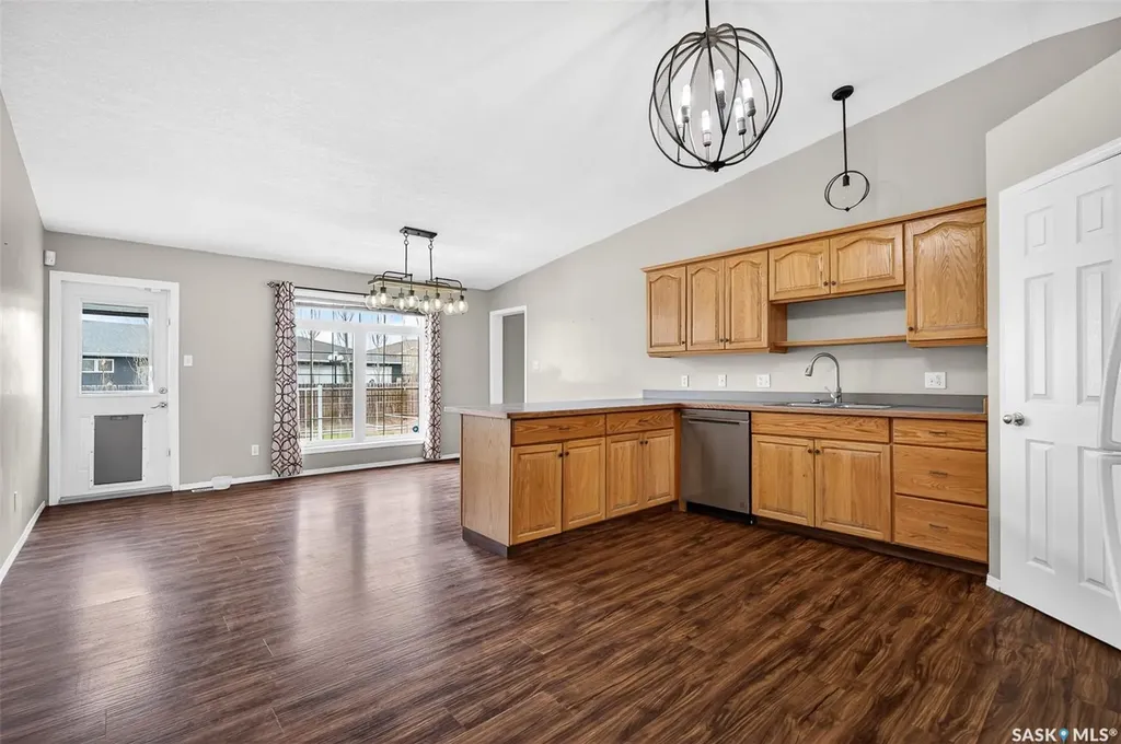 16 Flax Road Moose Jaw SK S6J 1G3