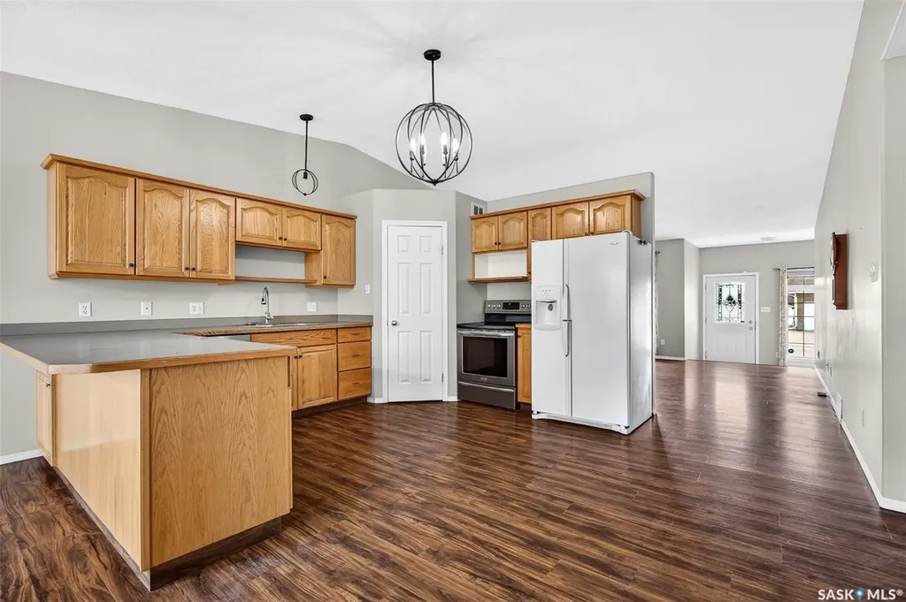 16 Flax Road Moose Jaw SK S6J 1G3