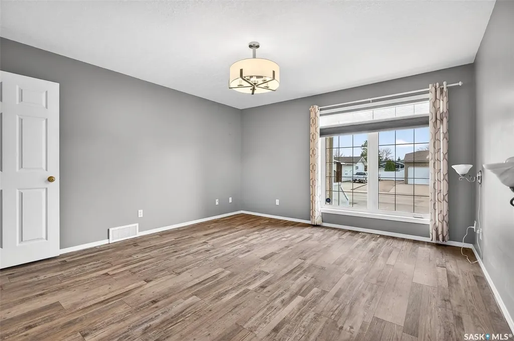 16 Flax Road Moose Jaw SK S6J 1G3