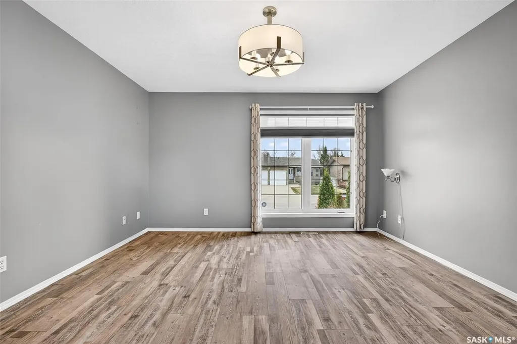 16 Flax Road Moose Jaw SK S6J 1G3