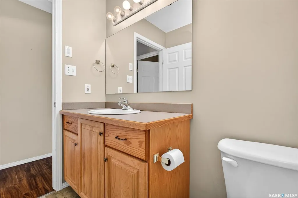 16 Flax Road Moose Jaw SK S6J 1G3