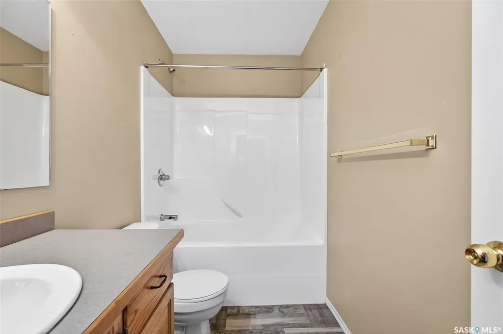 16 Flax Road Moose Jaw SK S6J 1G3