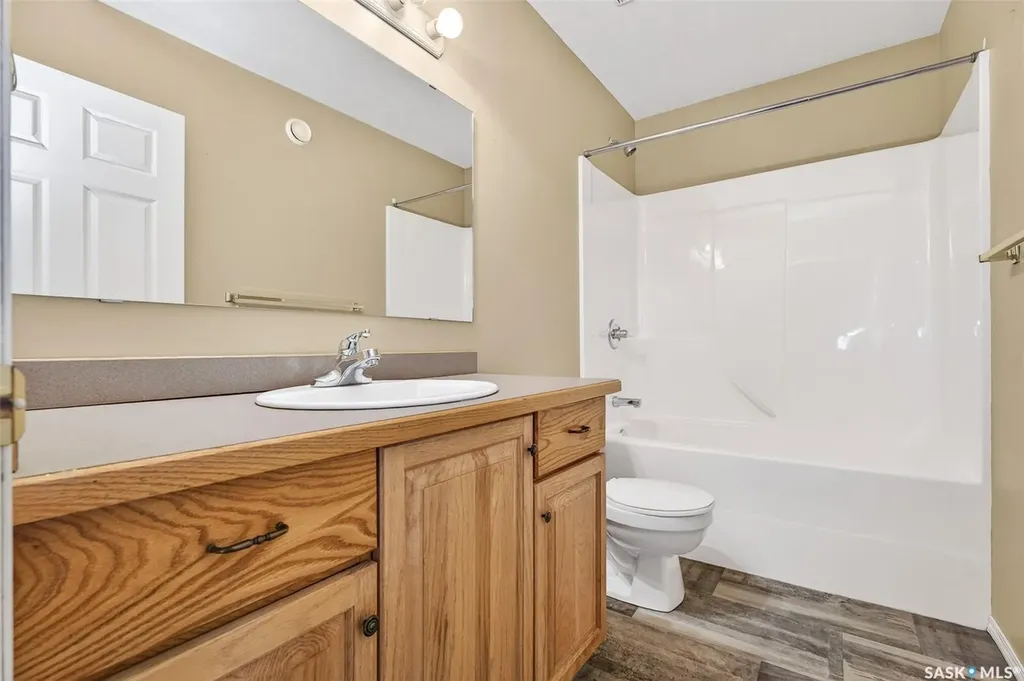 16 Flax Road Moose Jaw SK S6J 1G3